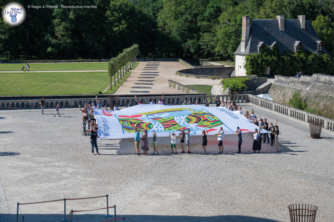 concours château de cartes Château de Chenonceau association Magie à l'hôpital