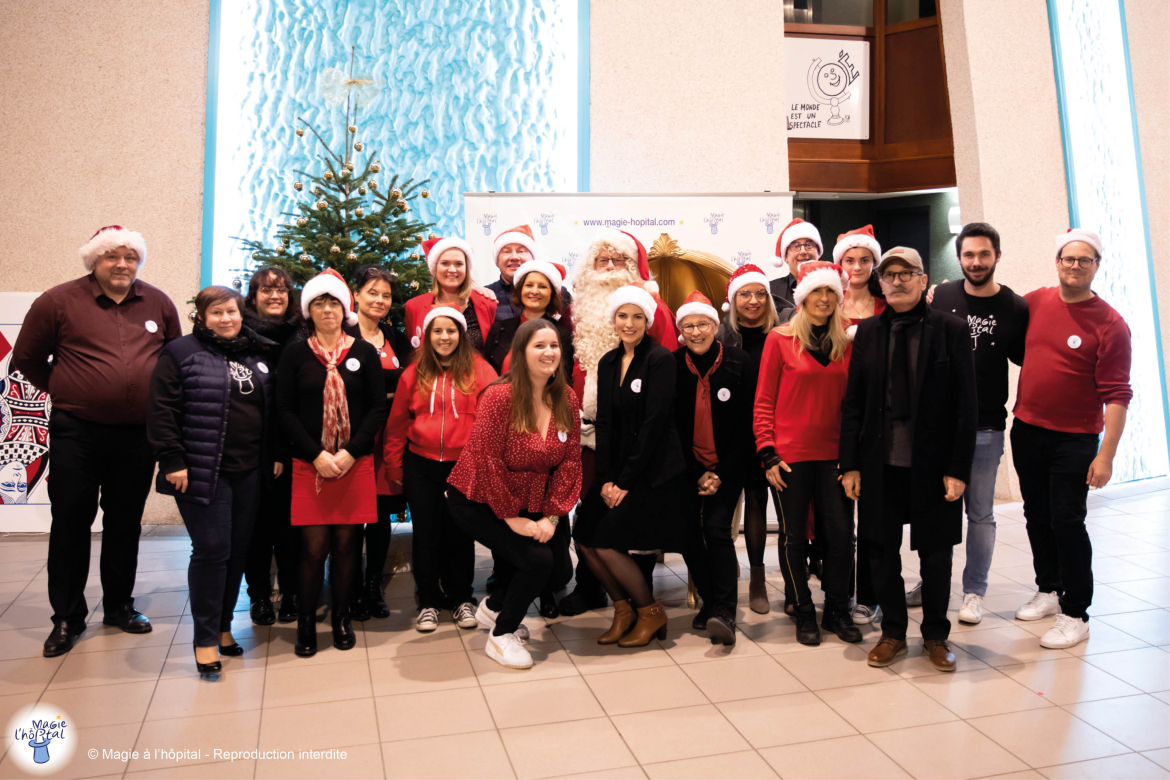 spectacle de Noël 2022 association Magie à l'hôpital Yvan l'Aventurier le Secret d'Alfred